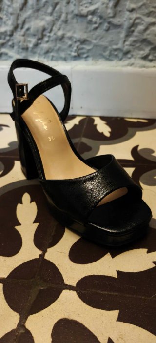 Sandalias de tacón negras