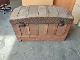 Baúl de madera antiguo