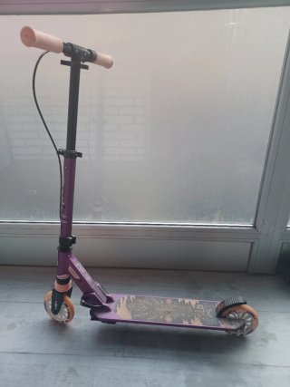 Patinete Morado con Estampado