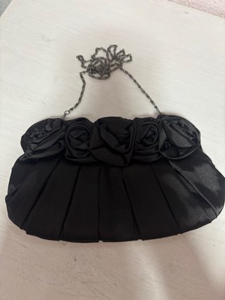Bolso de fiesta negro con flores
