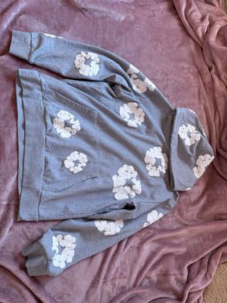 Sudadera Gris con Estampado Floral