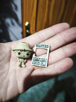 Figura y Cartel Wanted Monkey D. Luffy