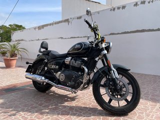 Royal Enfield Super Meteor 650 Astral Black