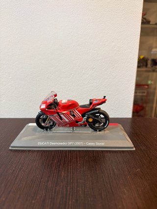 Maqueta Moto Ducati Desmosedici GP7