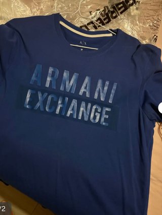 Camiseta Armani Exchange Azul  y Negra Talla M