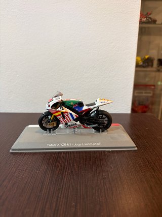 Maqueta Moto Yamaha YZR-M1 Jorge Lorenzo