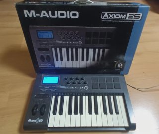 Teclado controlador MIDI M-Audio Axiom 25