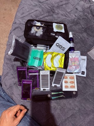Maletín con accesorios para pestañas