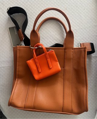 Bolso Parfois Marrón con Mini Bolso Naranja