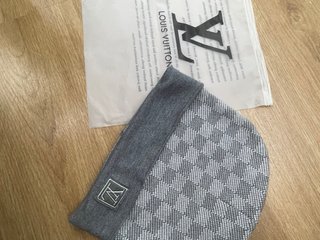 Gorro Louis Vuitton Gris
