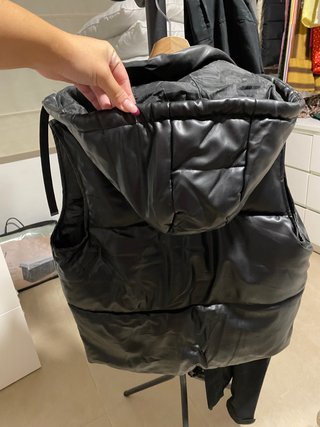 Chaquetón sin mangas negro