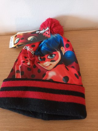 Gorro de Ladybug con pompón