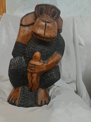 Preciosa Figura de Madera Tallada