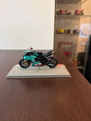 Maqueta Moto Yamaha YZR-M1 Franco Morbidelli