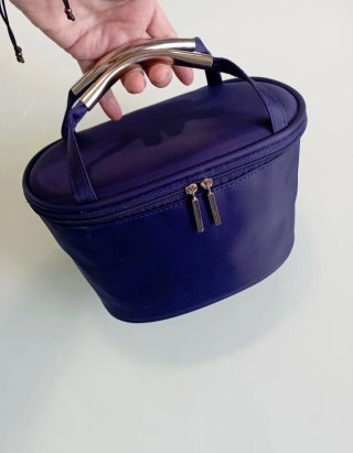 Neceser Azul con Asa Metálica
