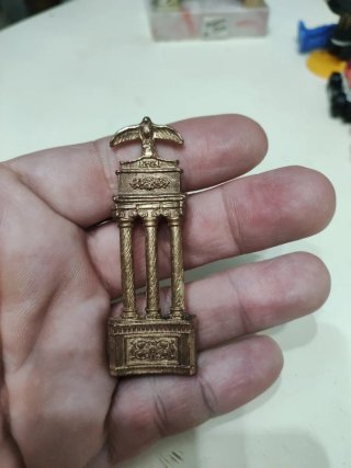 Figura decorativa pequeña columna