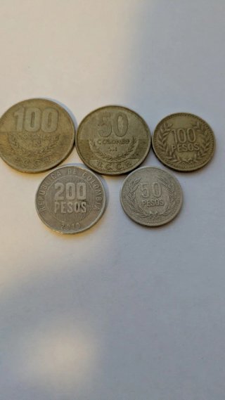 Lote de 5 Monedas de Colombia y Costa Rica