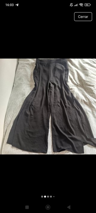 Pantalón Ancho Negro con Abertura