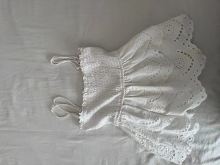 Blusa blanca con bordado inglés