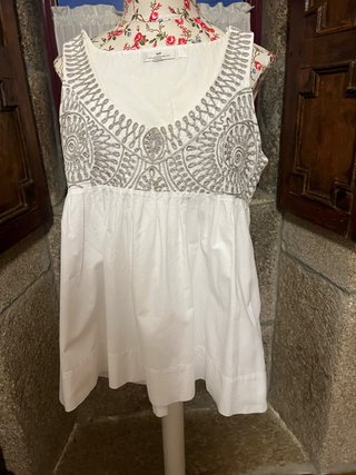 Blusa de Algodón Blanca con Bordados
