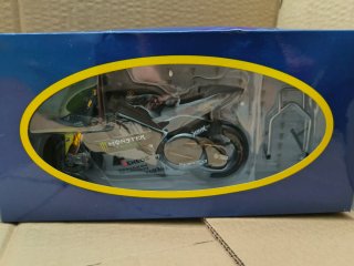 Moto GP Yamaha Monster Energy Escala 1/12