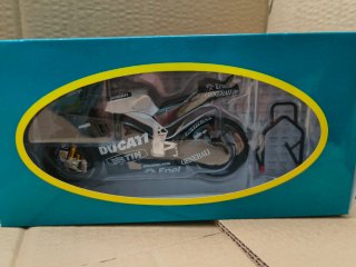 Moto Ducati Escala 1/12