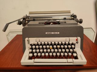 Máquina de escribir Olivetti Linea 98