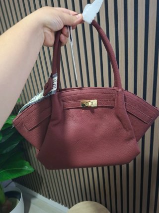 Bolso de mano rojo