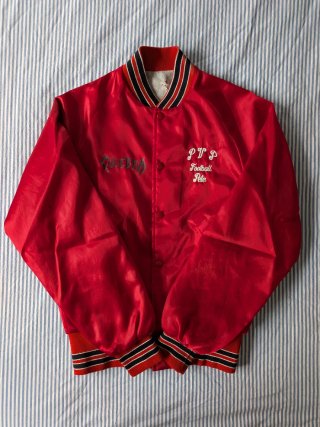 Chaqueta bomber satinada estilo varsity
