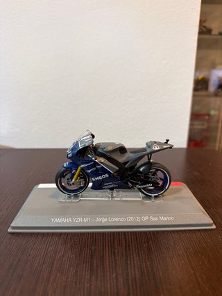 Maqueta Moto Yamaha YZR-M1 Jorge Lorenzo