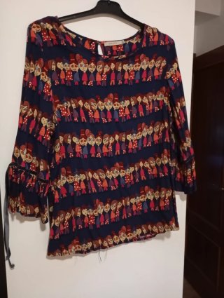 Blusa Estampada con Figuras