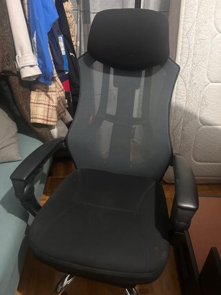 Silla de oficina ergonómica negra