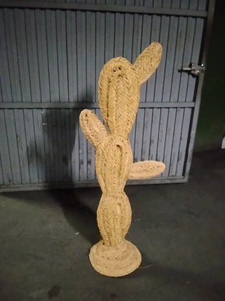 Cactus decorativo de esparto