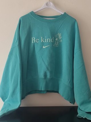 Sudadera Nike Be Kind Turquesa estilo crop
