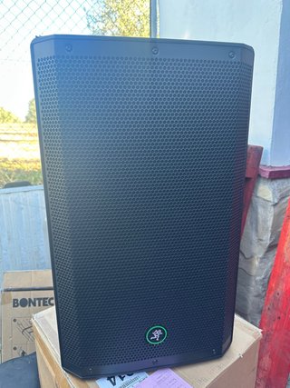Altavoces Mackie 215