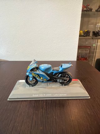 Maqueta Moto Suzuki GSV-R (2009) Loris Capirossi