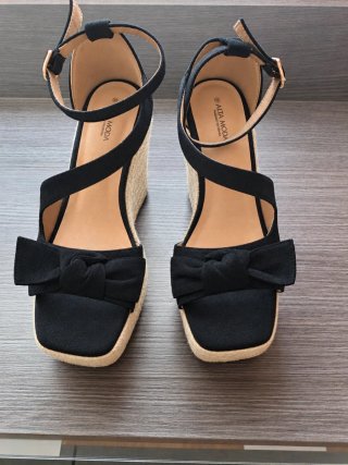 Sandalias de cuña negras Alta Moda