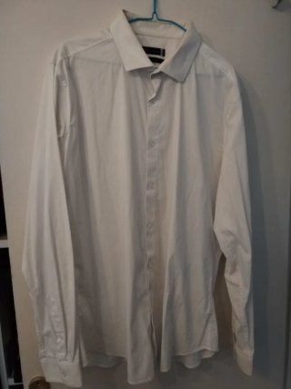 Camisa blanca clásica