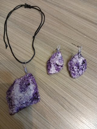 Conjunto de Colgante y Pendientes Morados