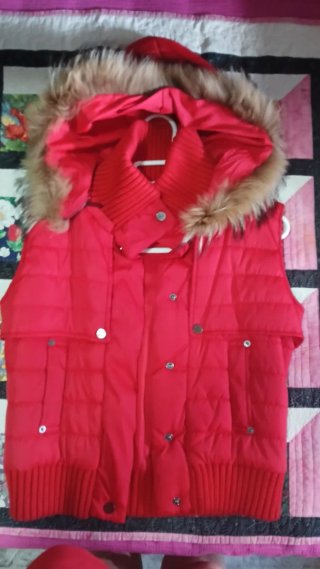 Chaleco Rojo PDH con Capucha con pelo de zorro