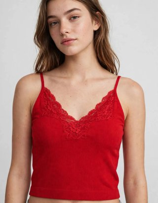 Blusa de tirantes roja con encaje
