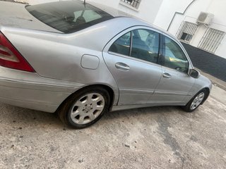 Mercedes-Benz Clase C 2004