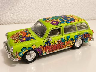 Volkswagen 1600 Squareback 1967 Maisto 1:24 Hippie