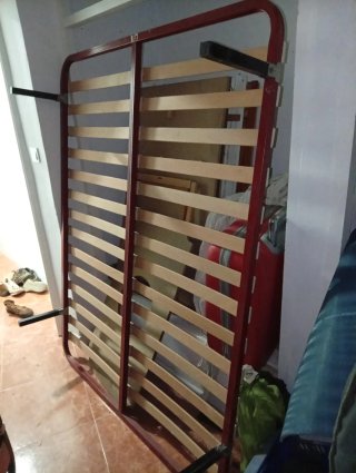 Somier de láminas con estructura metálica