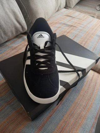 Zapatillas Adidas Negras y Blancas