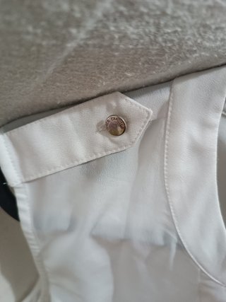 Blusa blanca Vince Camuto sin mangas talla M