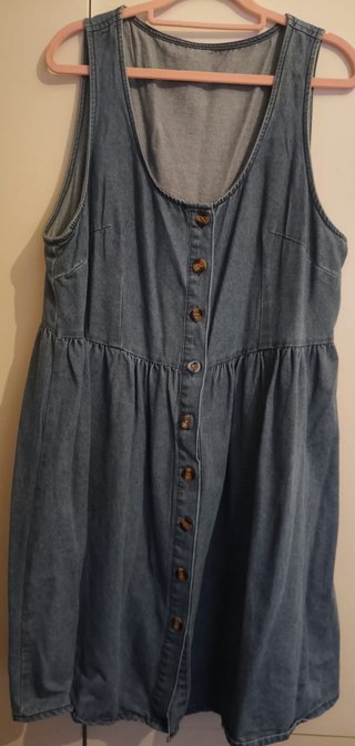 Vestido vaquero con botones