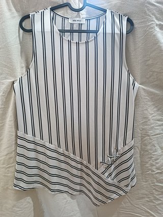 Top rayas Nine West sin mangas talla M