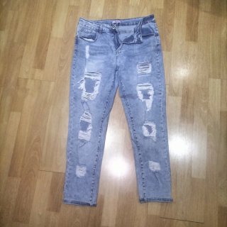 Vaqueros Azules con Roturas