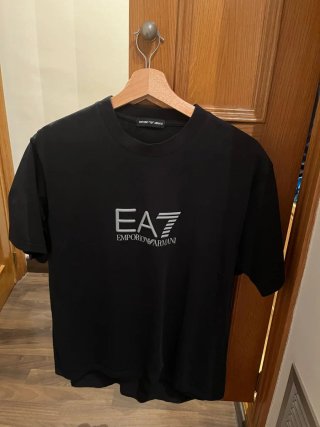 Camiseta EA7 Emporio Armani Negra